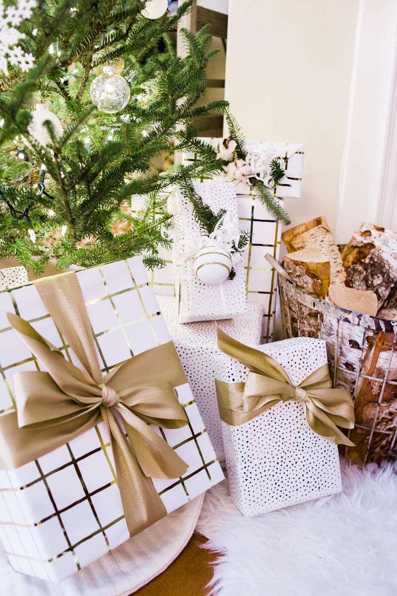 simple-white-and-gold-christmas-tree-25-of-28